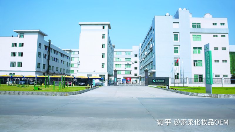 在选择化妆品Oem代工厂时，你是否曾犹豫不决？面对市场上琳琅满目的代工厂，如何才能找到最合适的那一个呢？让我们通过比较几种常见Oem模式来帮你做出明智的选择。